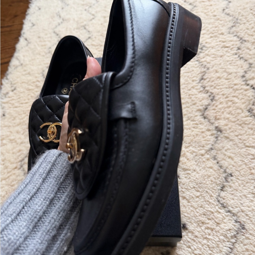 CHANEL Black and Gold Quilted Loafers - Picture 4 of 14